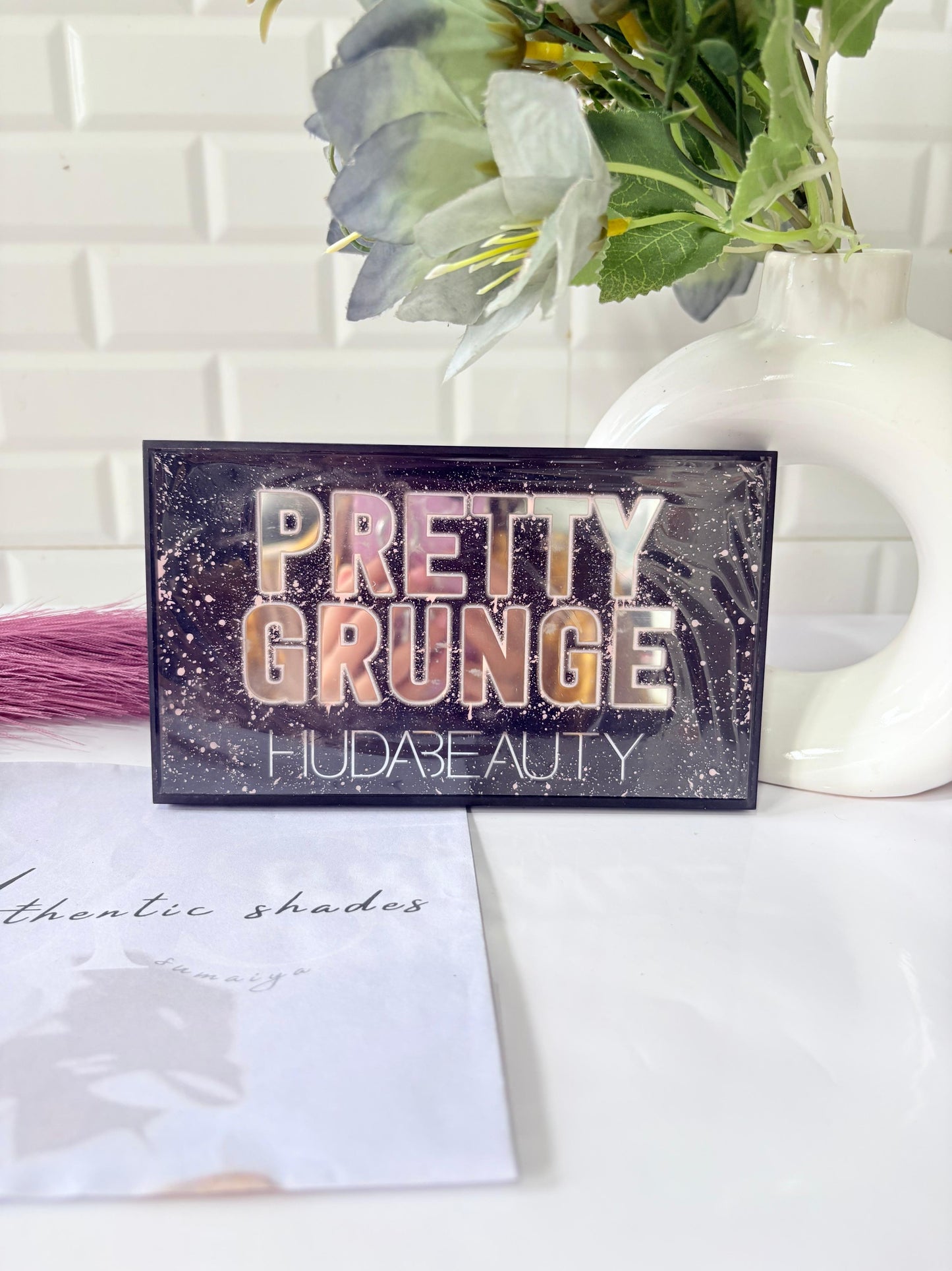 Huda Beauty Pretty Grunge Eyeshadow Palette