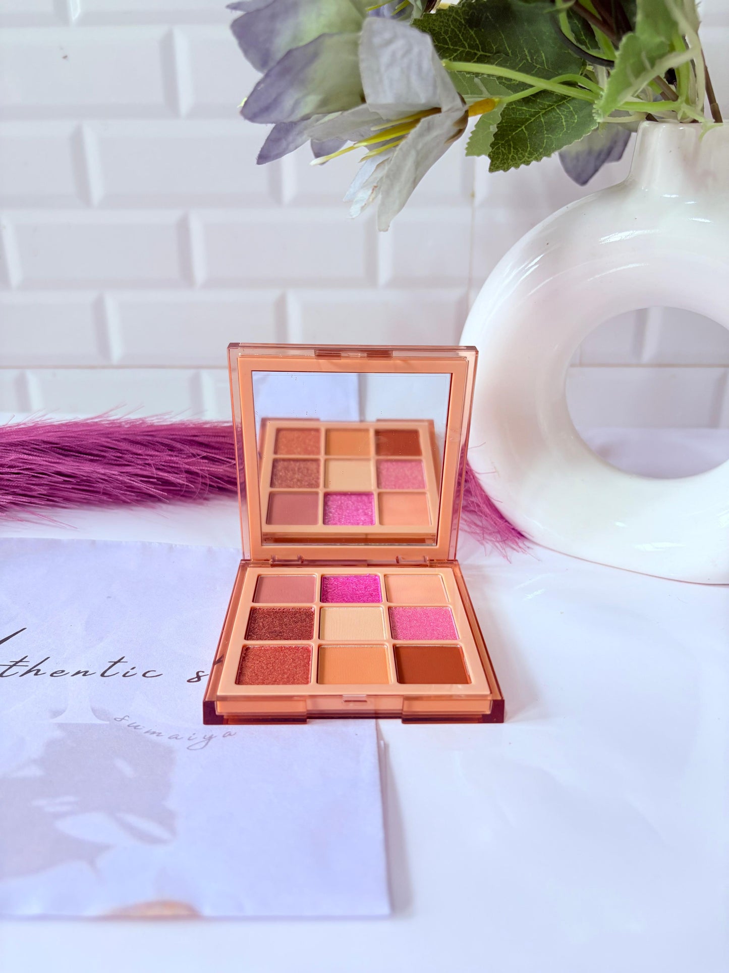Huda Beauty Nude light Eyeshadow Palette