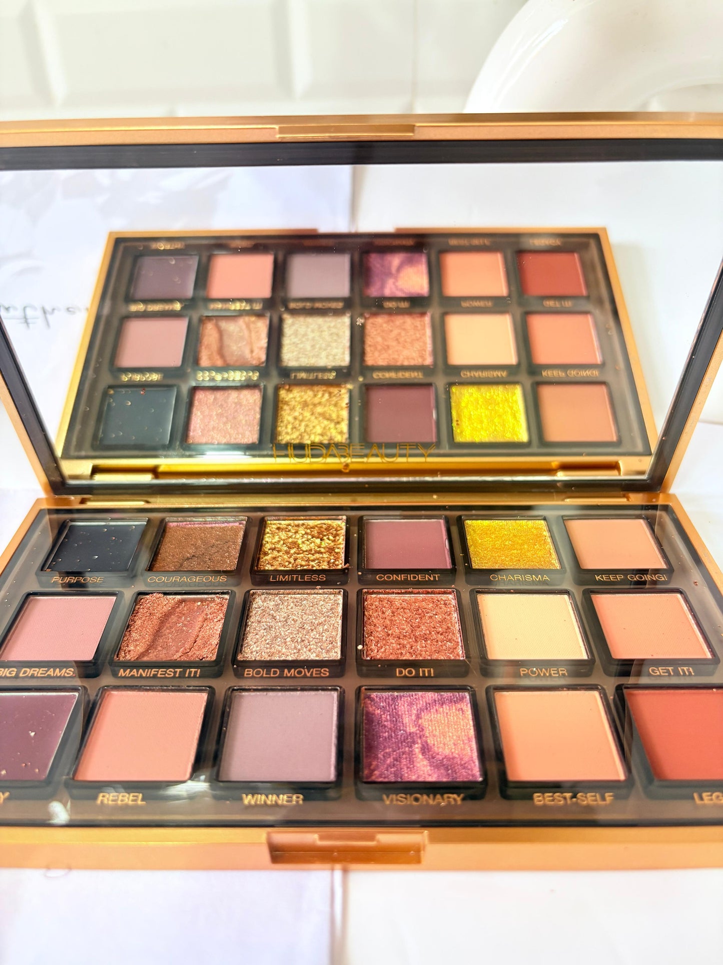 Huda beauty Empowered Eyeshadow Palette