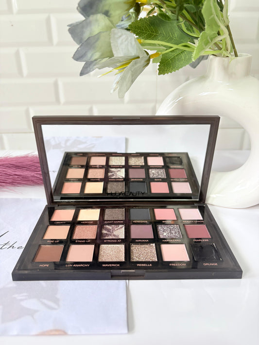 Huda Beauty Pretty Grunge Eyeshadow Palette