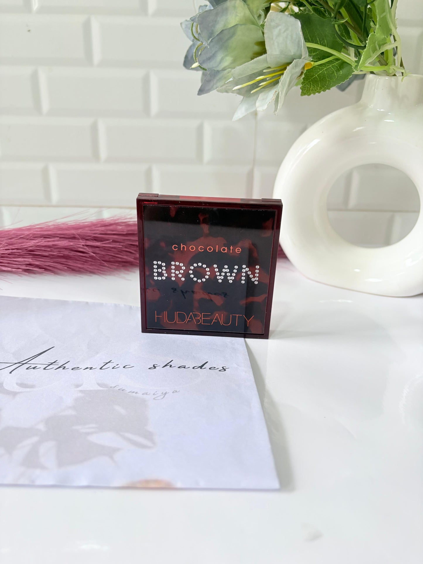 Huda Beauty chocolate brown Eyeshadow Palette