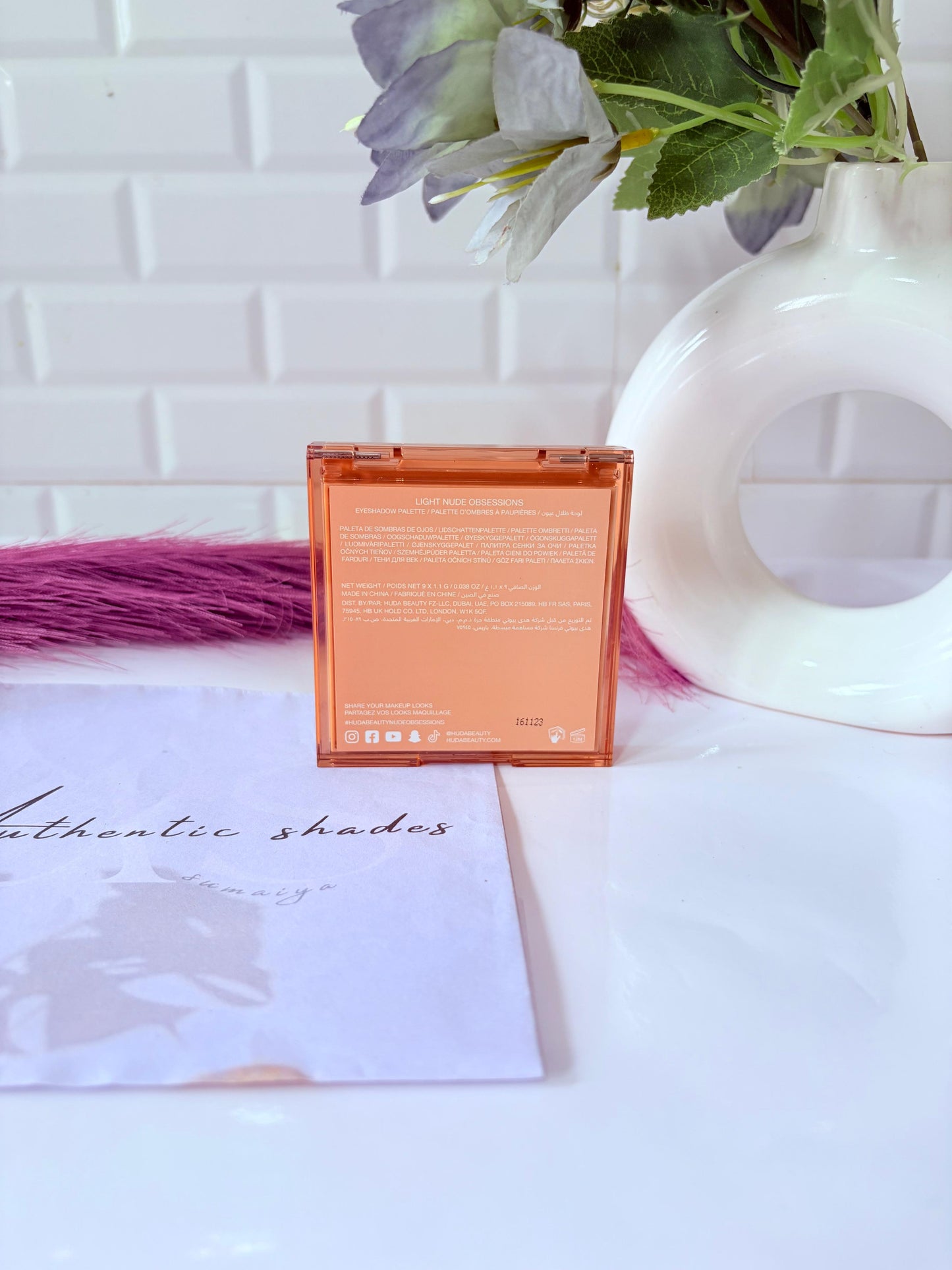 Huda Beauty Nude light Eyeshadow Palette