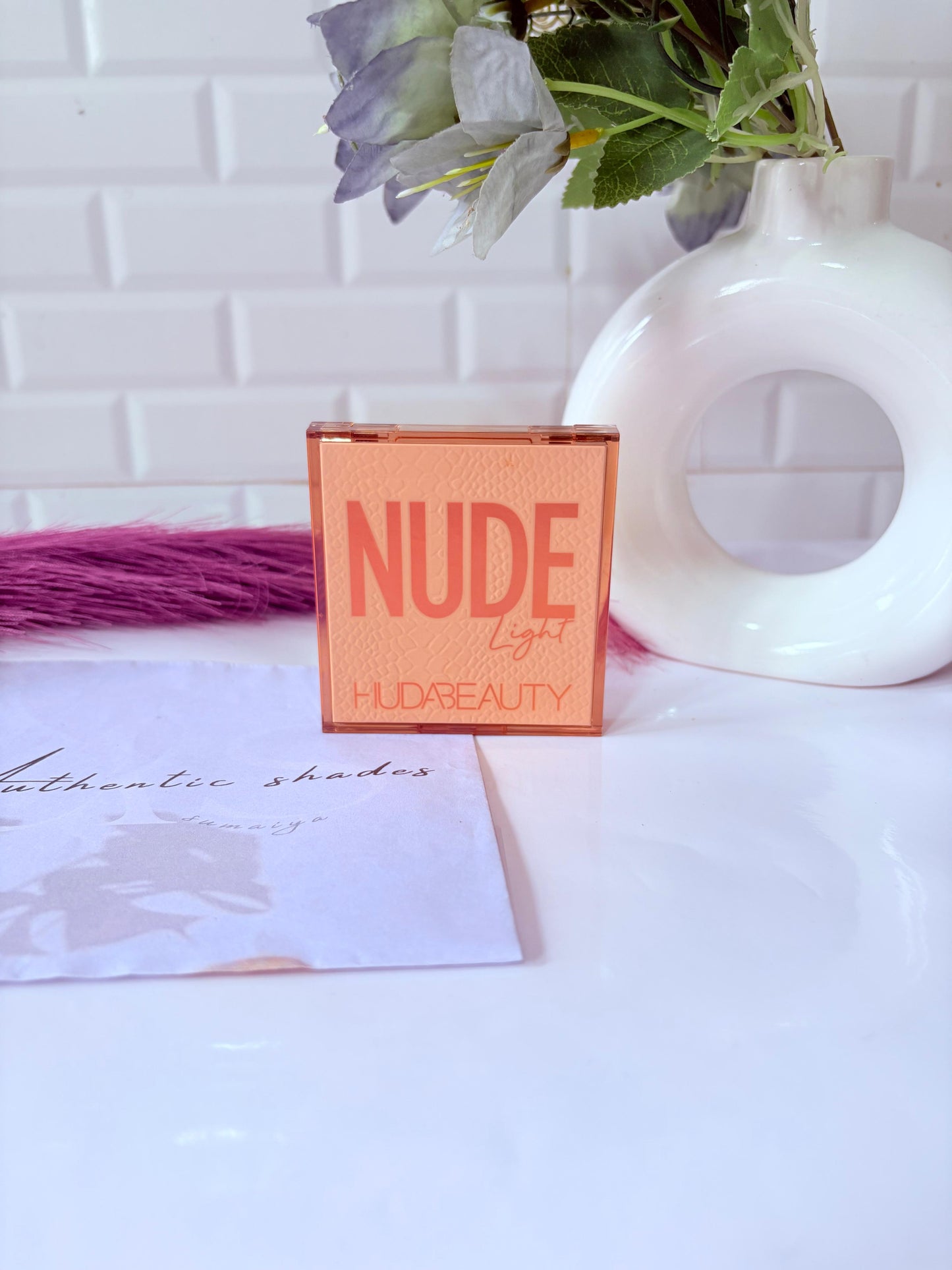 Huda Beauty Nude light Eyeshadow Palette